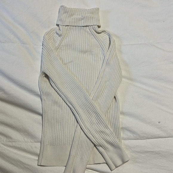 CREAM KNIT TURTLENECK SMALL - Picture 1 of 2